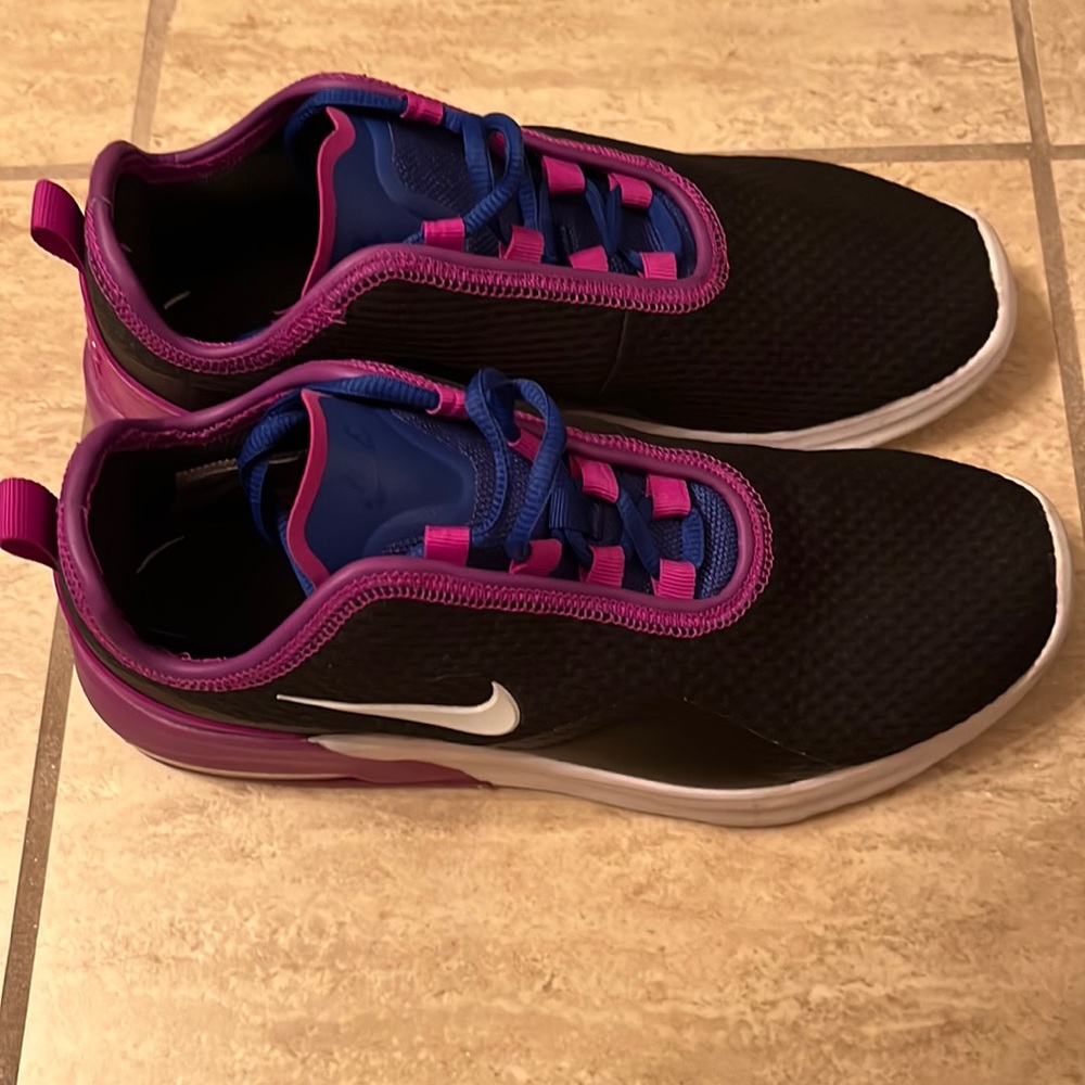Women’s Nike Air. Great used condition.